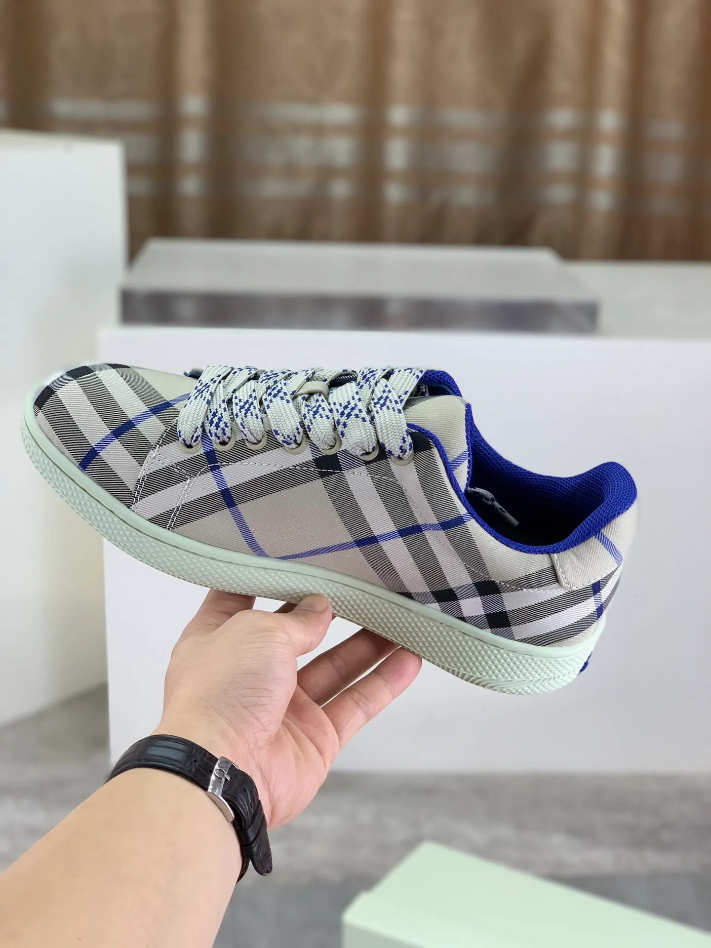 Factory price P580 [BURBERRY] Burberry - High-end quality original order - Upper: imported 🔝 original material - Lining: cowhide lining, feet; water-dyed cowhide - Outsole: ultra-light TPR rubber; two-color molded outsole - Super high quality control · Fine workmanship: highlighted (high-end, extravagance, grade) -Size: 38-46 (Male 38 46 can be customized) · Color: 4️⃣ colors available